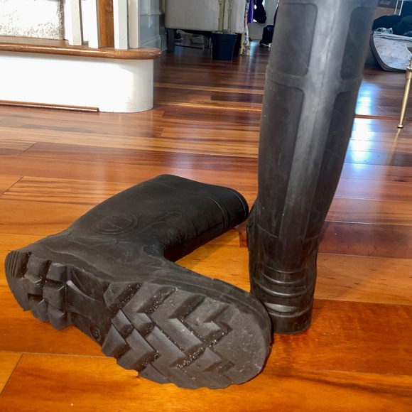 Genfoot Inc. Black Steel Toe Slip Resistant Rubber Safety Boots SIZE: 11 - Picture 6 of 8